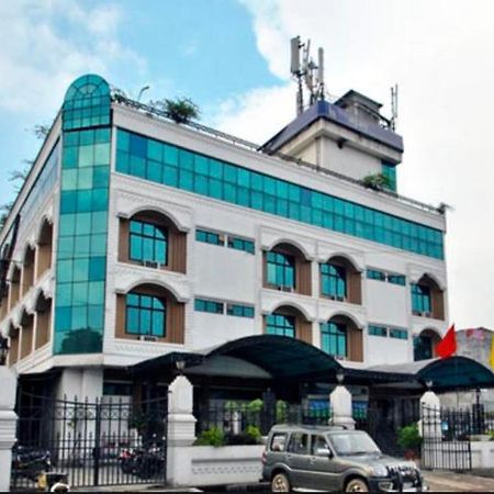 Hotel Ajay International Аллахабад Экстерьер фото