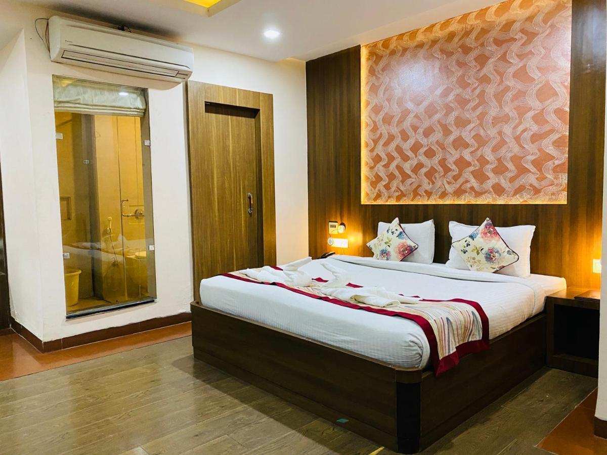 Hotel Ajay International Аллахабад Экстерьер фото