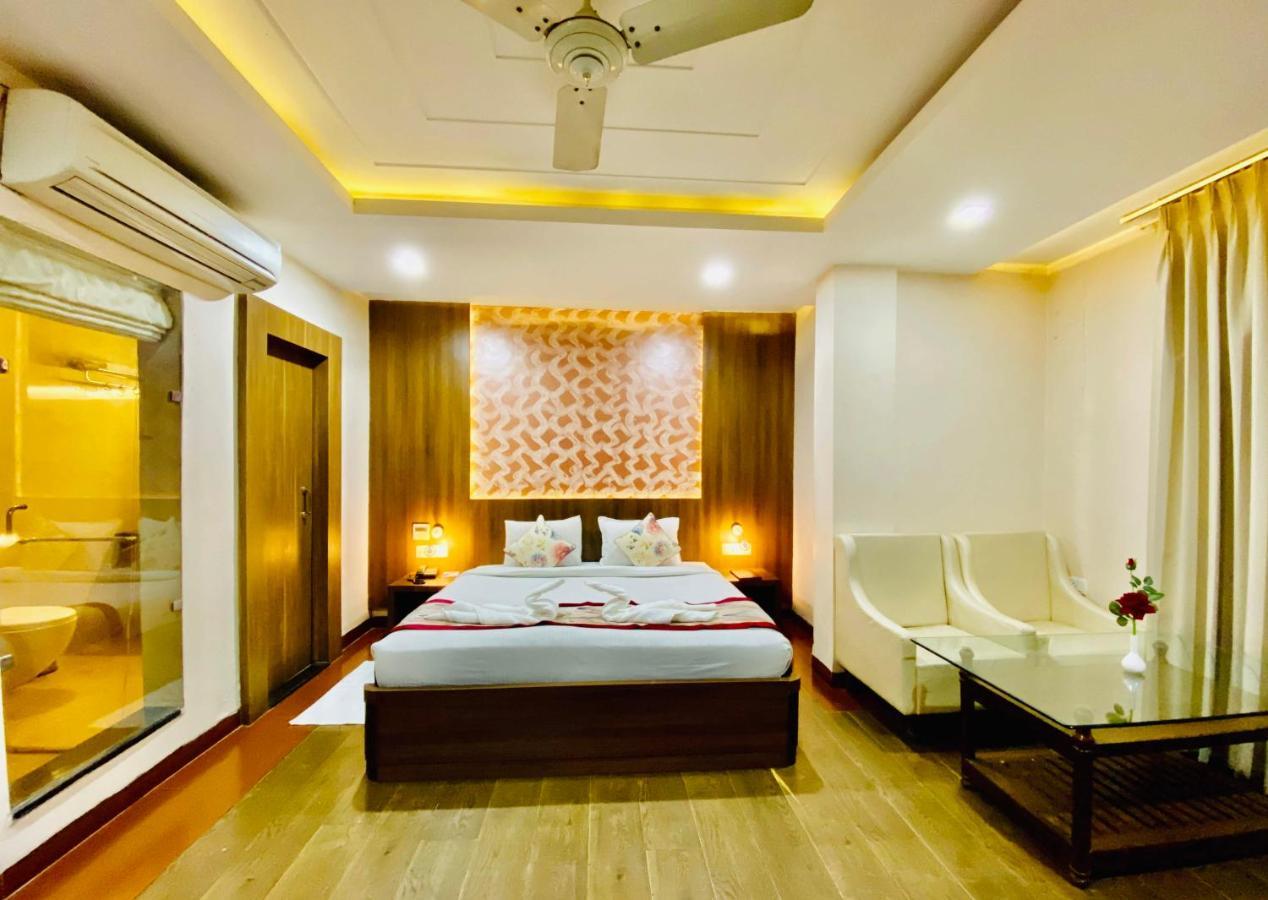 Hotel Ajay International Аллахабад Экстерьер фото