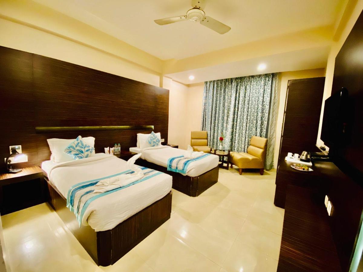 Hotel Ajay International Аллахабад Экстерьер фото