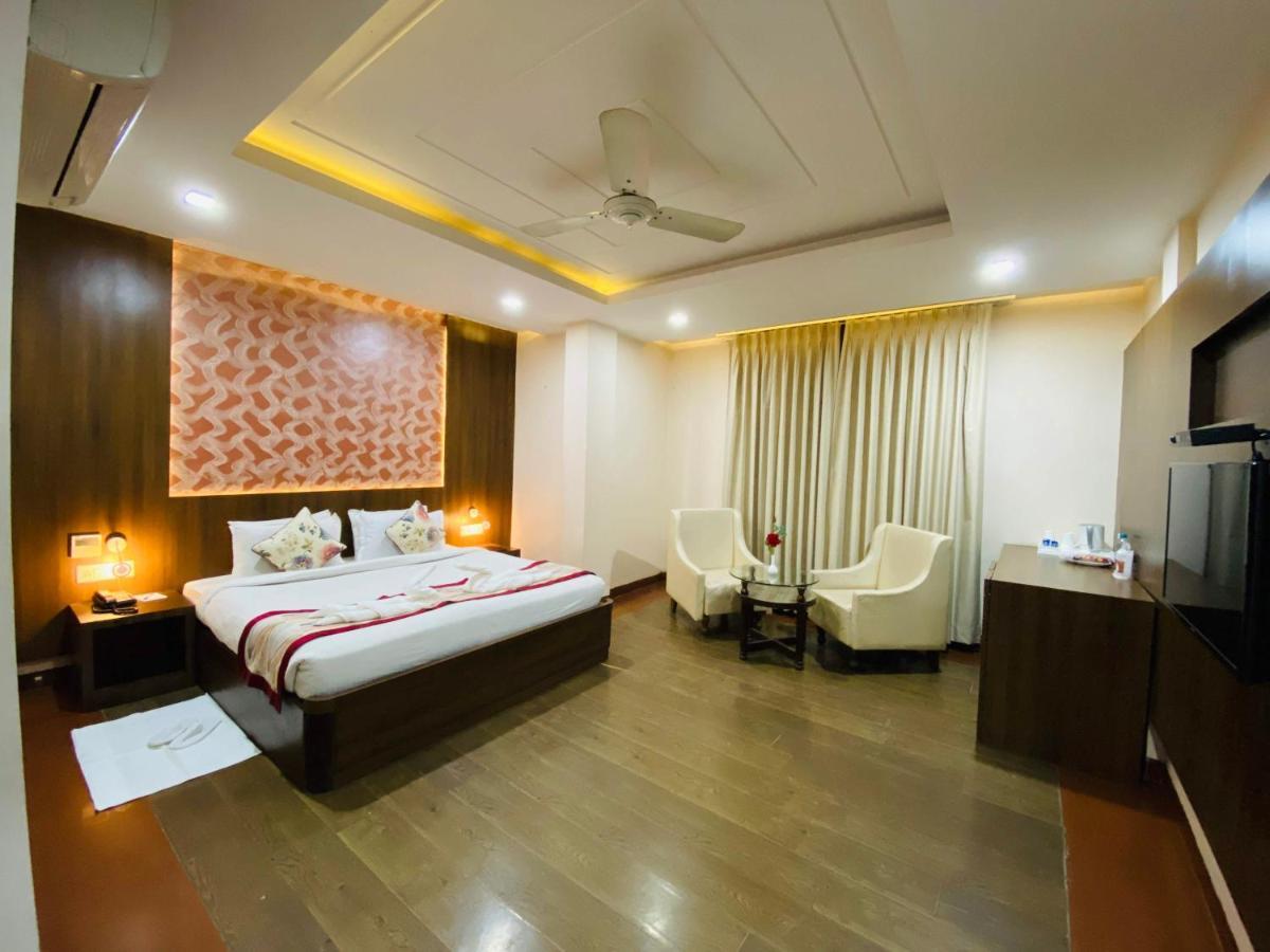 Hotel Ajay International Аллахабад Экстерьер фото
