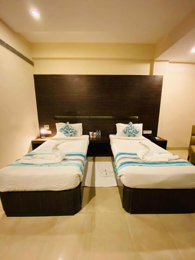 Hotel Ajay International Аллахабад Экстерьер фото