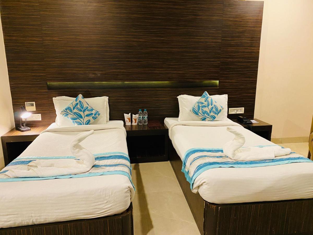 Hotel Ajay International Аллахабад Экстерьер фото