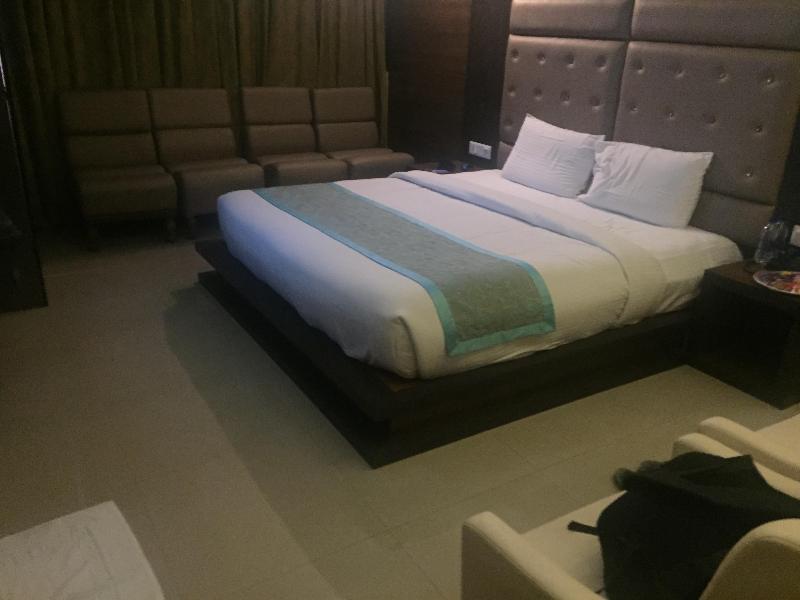 Hotel Ajay International Аллахабад Экстерьер фото